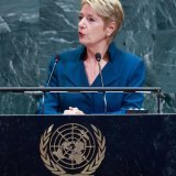 La présidente de la Confédération Karin Keller-Sutter a mis en garde, devant l'Assemblée générale de l'ONU, contre les tendances autocratiques dans la politique mondiale. KEYSTONE/EPA/KENA BETANCUR